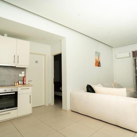 Homey Renovated 1 Bedroom Apartment In Kesariani Atenas Exterior foto
