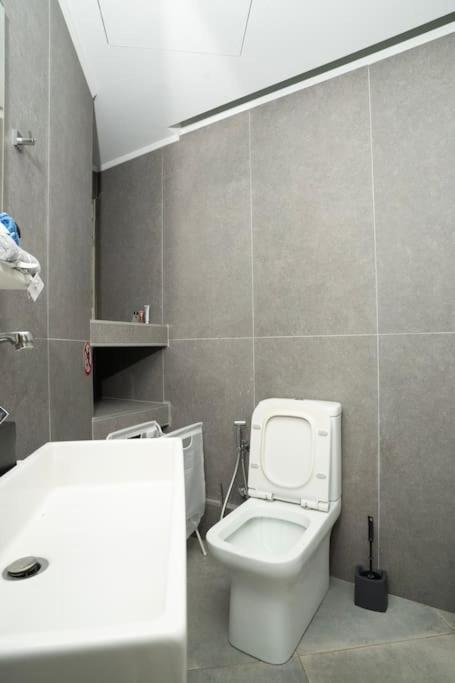 Homey Renovated 1 Bedroom Apartment In Kesariani Atenas Exterior foto