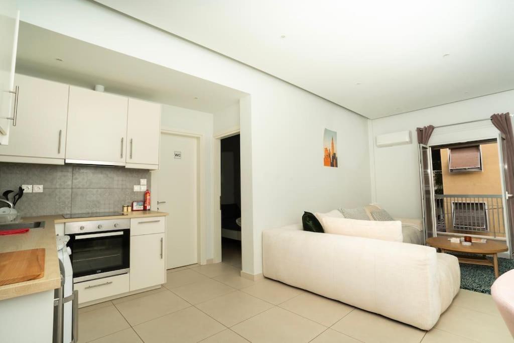 Homey Renovated 1 Bedroom Apartment In Kesariani Atenas Exterior foto