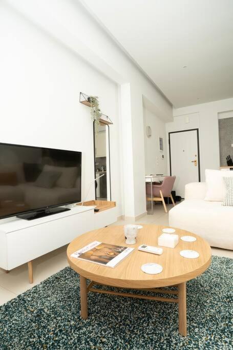 Homey Renovated 1 Bedroom Apartment In Kesariani Atenas Exterior foto