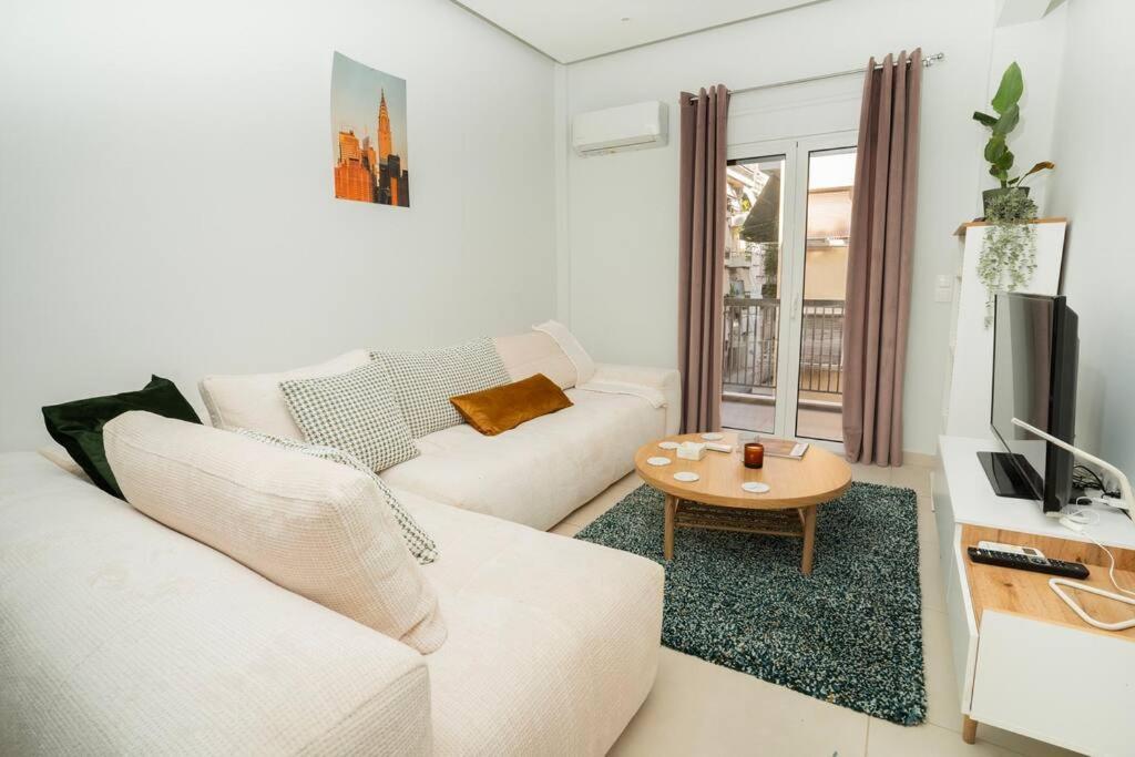 Homey Renovated 1 Bedroom Apartment In Kesariani Atenas Exterior foto